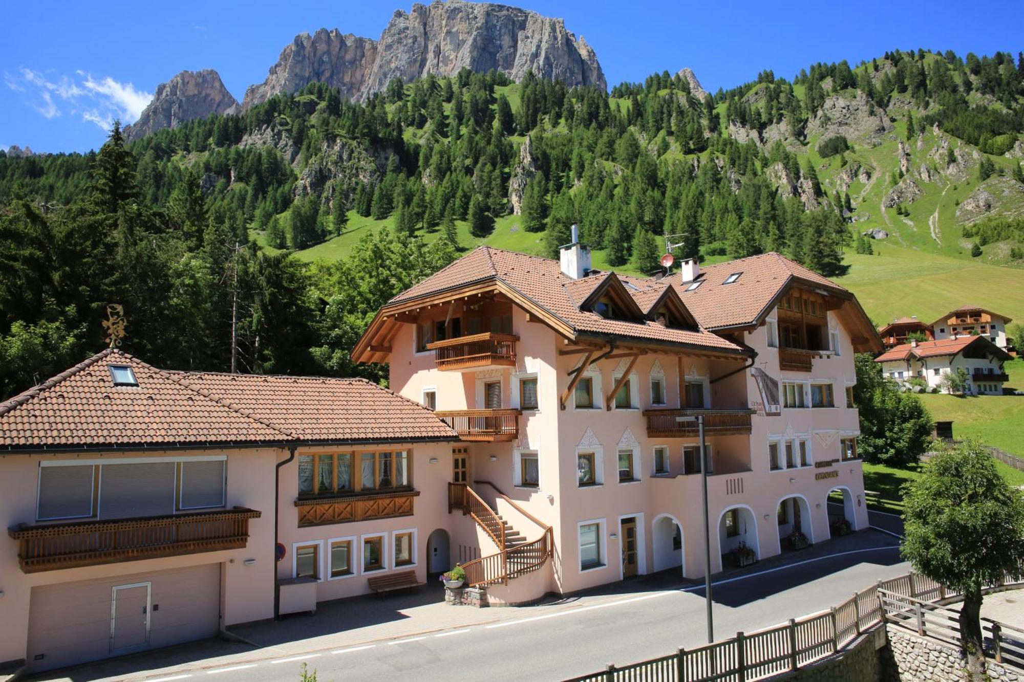 Aparthotel Garni Criss Colfosco Esterno foto