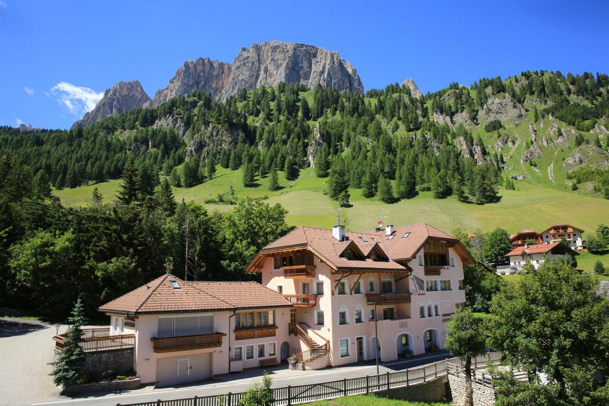 Aparthotel Garni Criss Colfosco Esterno foto