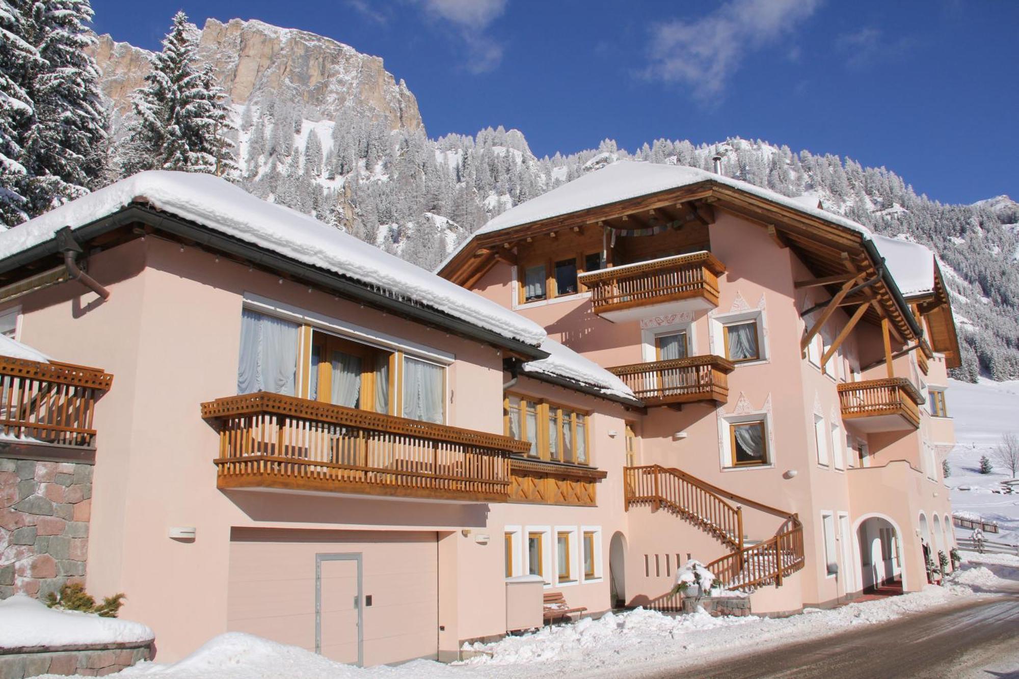 Aparthotel Garni Criss Colfosco Esterno foto