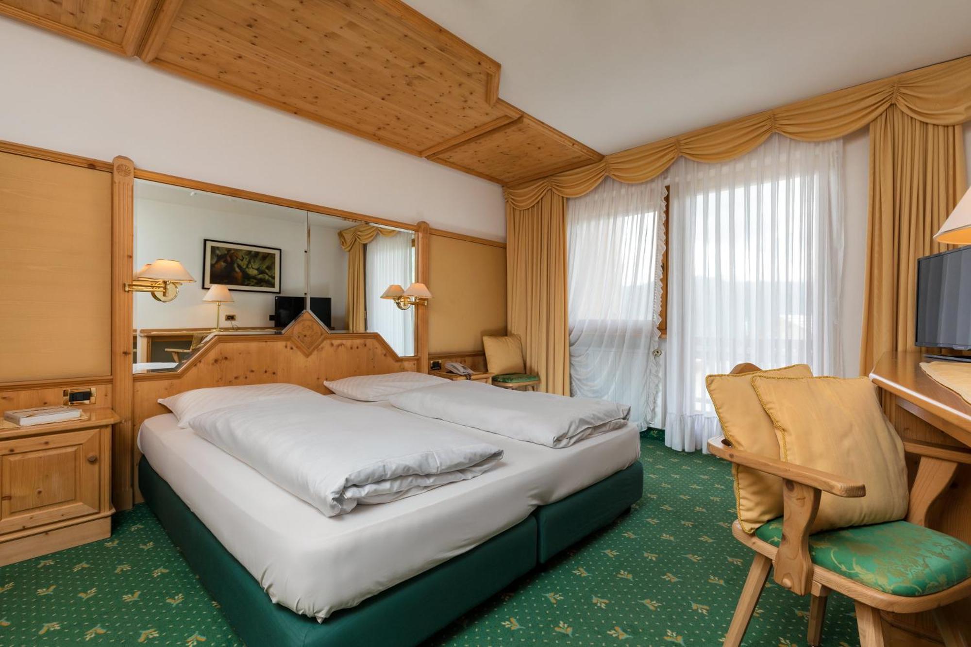 Aparthotel Garni Criss Colfosco Esterno foto