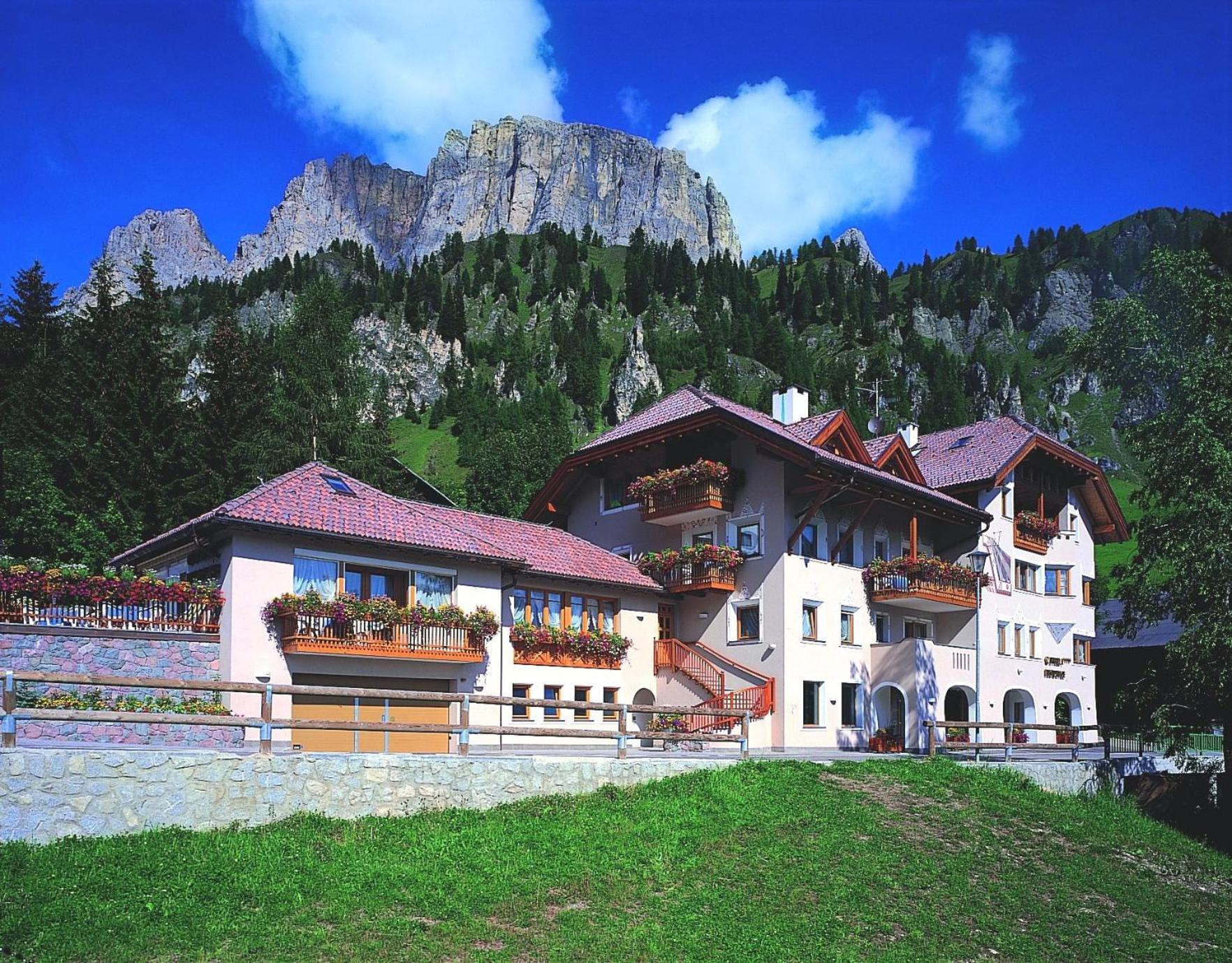Aparthotel Garni Criss Colfosco Esterno foto